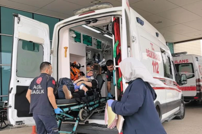 İnegöl'de Kontrolden Çıkan Otomobil Kafeye Girdi: 2'si Çocuk 4 Yaralı