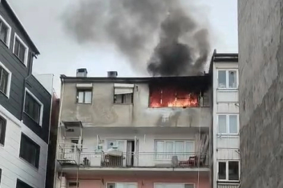 4 katlı apartmanda çıkan yangın panik yaşattı