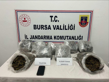 Bursa’da eve yapılan baskında 8 kilo 900 gram esrar ele geçirildi