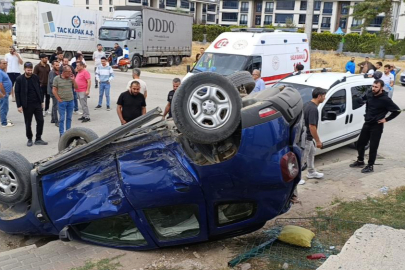 İki otomobil çarpıştı, 3 kişi yaralandı