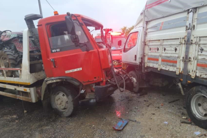 Bursa'da çekici ile kamyonet çarpıştı 4 yaralı