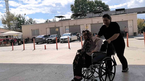 Piknik yaparken yılan ısırdı, hastaneye kaldırıldı