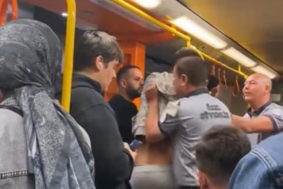 Metroda yaka paça kavga çıktı, güvenlik araya zor girdi