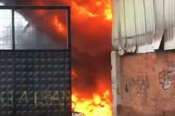 Geri dönüşüm atölyesi ateş topuna döndü