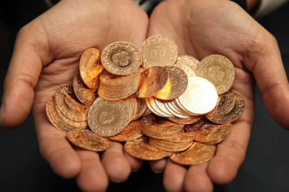 Altın 4 bin doları kırdı uçtu gitti: Çeyrek sabahtan beri 135 lira daha arttı