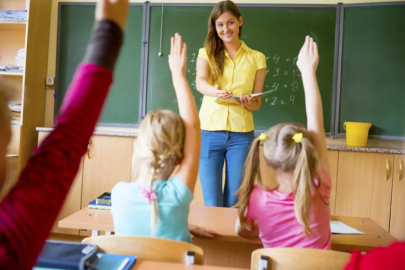 Öğretmenlerin artık bunları giymesi yasak