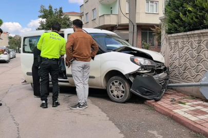 Köşede çarpıştılar, site duvarında durdular