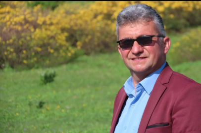 Bursa’da sahnede kalp krizi geçiren sanatçı hayatını kaybetti