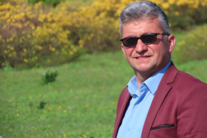 Sahnede kalp krizi geçiren sanatçı toprağa verildi