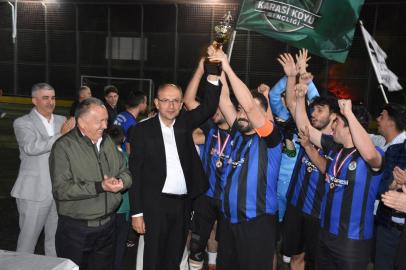 Şehit Zeki Uğur Anısına Düzenlenen Futbol Turnuvasında Şampiyon Karesispor