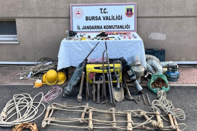Definecilerin zulasından cephanelik çıktı
