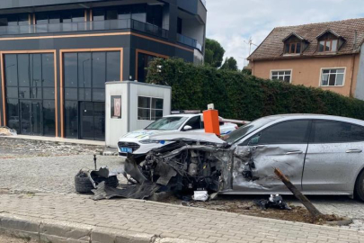 Hurdaya dönen otomobilden yaralı kurtuldu