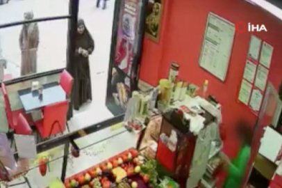 Kadınlar çocuğa hırsızlık yaptırdı