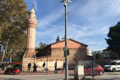 Tepki çeken restorasyon: "602 yıllık minare ayakta, 18 yıllık minare çürüyor"