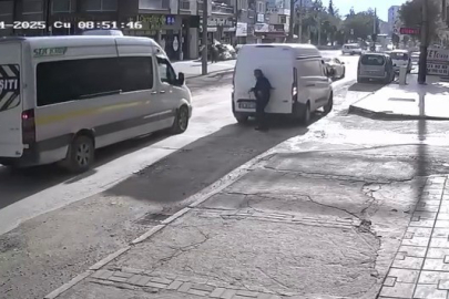 Geri manevra yaparken yayaya çarptı