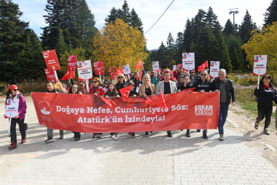 Uludağ’da yüzlerce kişi Cumhuriyetin izinde yürüdü
