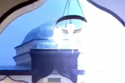 Bursa'da 596 yıllık tarihi caminin kubbesine böyle yıldırım düştü