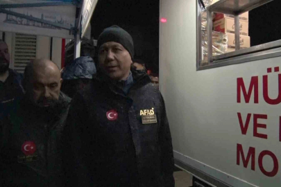 Bakan Yerlikaya, deprem bölgesinde incelemelerde bulundu