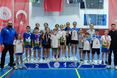 Osmangazili Badmintoncular Madalyaya Doydu
