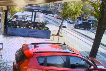 15 milyon liralık cipe çarpmamak için tatlıcı dükkanına böyle girdi