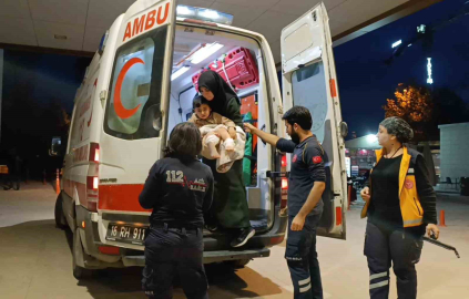 Üzerine çaydanlık devrilen çocuk yaralandı