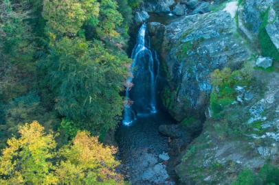 Sudüşen Şelalesi’nde sonbahar güzelliği