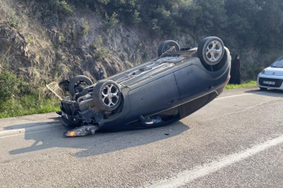 Bursa'da kayalara çarpan otomobil takla attı