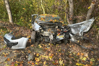 Orhaneli’de 50 metre arayla iki kaza: Aynı aileden 3 kişi yaralandı