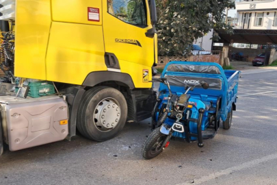 İznik’te elektrikli bisiklet ile tır çarpıştı: 1 yaralı