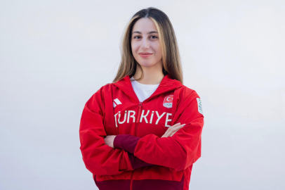 Belediyesporlu Özge Yılmaz'dan gümüş madalya