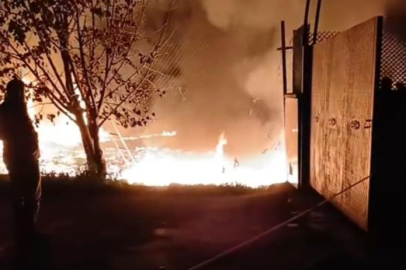 Bursa’da trafo yangını meyve kasalarına sıçradı