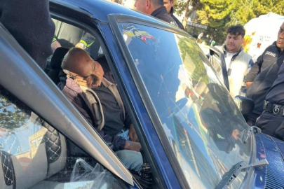 Bursa’da direksiyon hakimiyetini kaybeden sürücü kamyonete çarptı