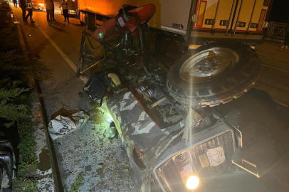 Tır ile traktörün çarpıştığı kazada karı koca hayatını kaybetti