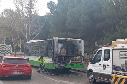 Belediye otobüsünde yangın, yolcular büyük panik yaşadı