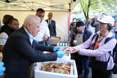 Dünya Cantık Günü'nde ücretsiz ikram edildi, yabancı turistler lezzetine hayran kaldı