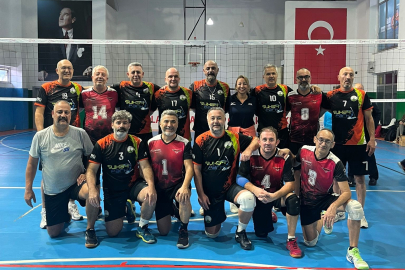Osmangazi’nin Veteran Voleybolcuları Zirveye Çıktı