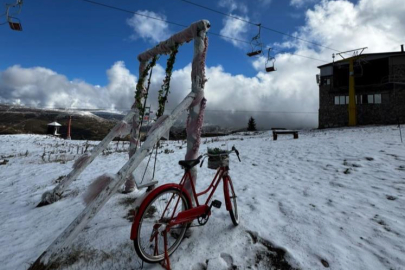 Uludağ sabah saatlerinde beyaza büründü
