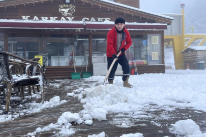 Uludağ'da kar kalınlığı 10 santimetreye yaklaştı