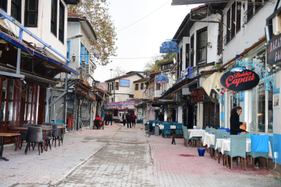 Osmangazi Belediyesi, Arap Şükrü Sokağı’nı Tarihi Kimliğine Kavuşturuyor