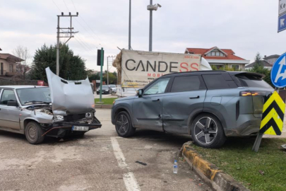 Işık ihlali kaza getirdi: 2 yaralı