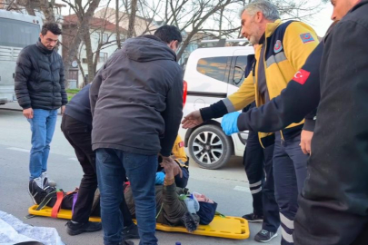 Motosiklet sürücüsü yaralı annesinin elini tutup moral verdi