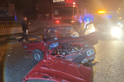 Kontrolden çıkan otomobil bariyerlere çarptı, 1'i ağır 2 kişi yaralandı