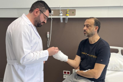 Kopan parmağını buz poşetine koyup yurt dışından Türkiye'ye geldi