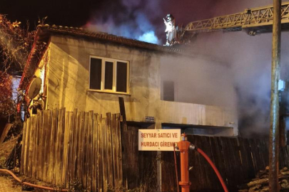 Samanlıkta başlayan yangın eve sıçradı