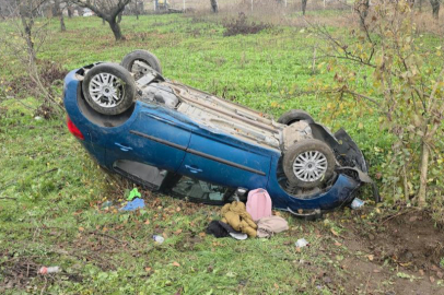 Kontrolden çıkan otomobil tarlaya uçtu: 2 yaralı