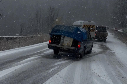 Bursa'da yoğun kar yolları kapattı