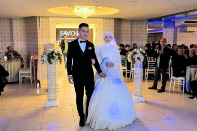 Sosyal medyada gündem olan çift Bursa'da dünyaevine girdi