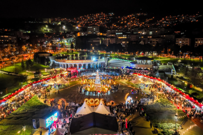 Yeni yıl coşkusu, ‘Bursa Yeni Yıl Meydanı’nda yaşanıyor