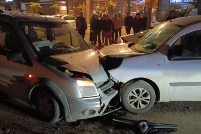 Bursa'da da iki araç kafa kafaya çarpıştı: 3 yaralı