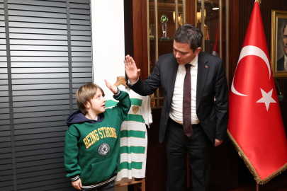 DMD Hastası Yağız Efe’ye Başkan Aydın’dan Destek